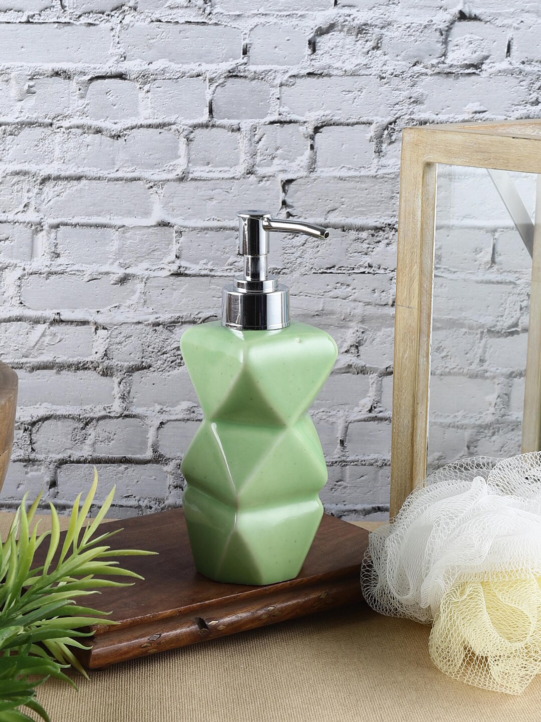 

VarEesha Green Solid Ceramic Soap Dispenser