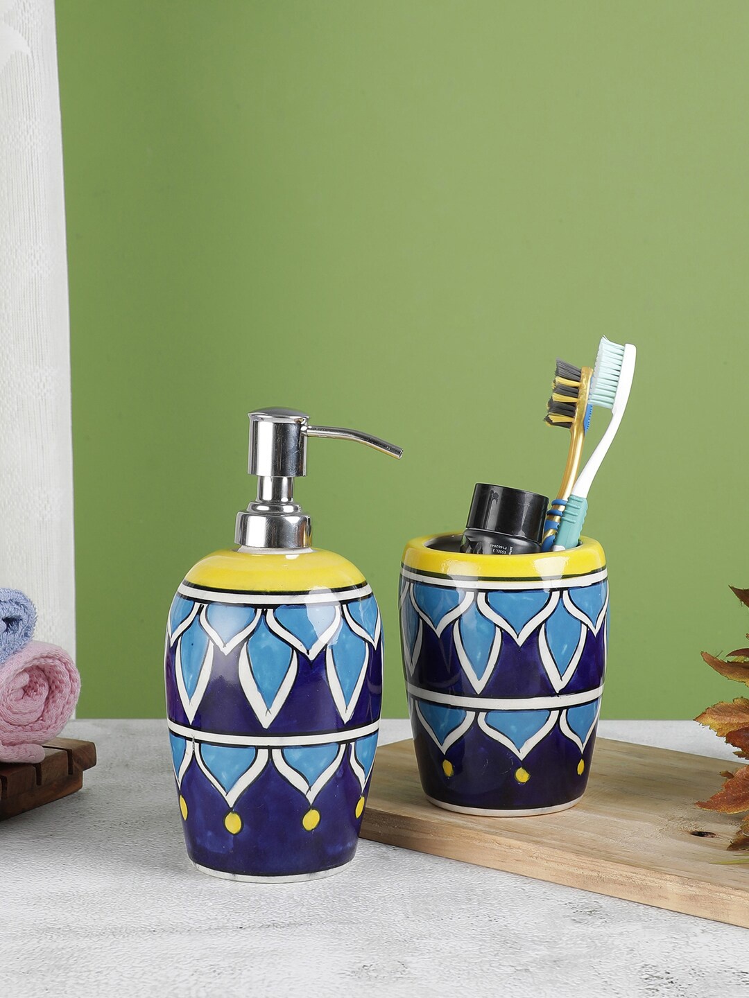 

VarEesha Set of 2 White & Blue Ethnic Motifs Printed Ceramic Bath Accessories