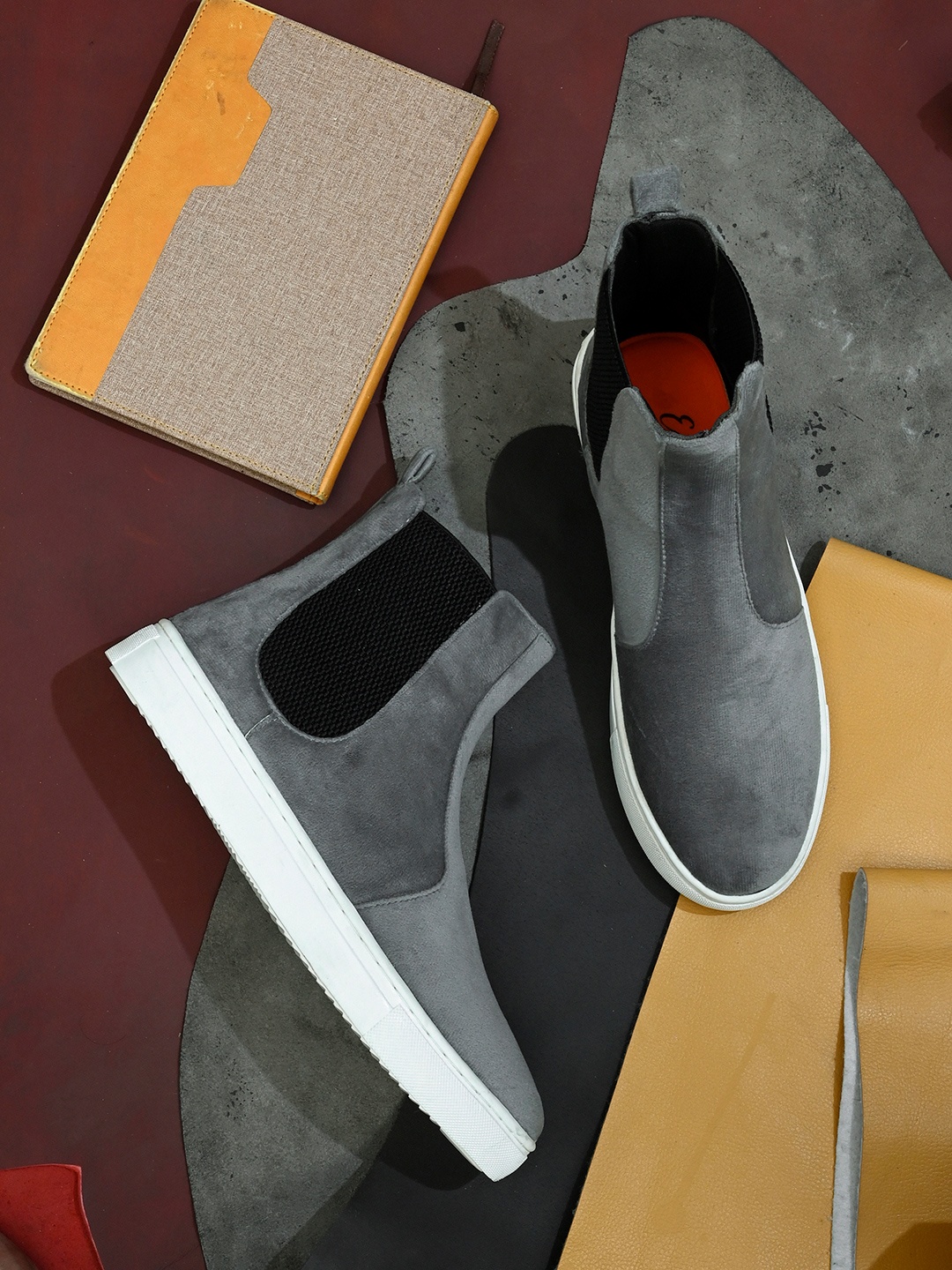 

EXTRIMOS Men Grey Suede Flat Boots