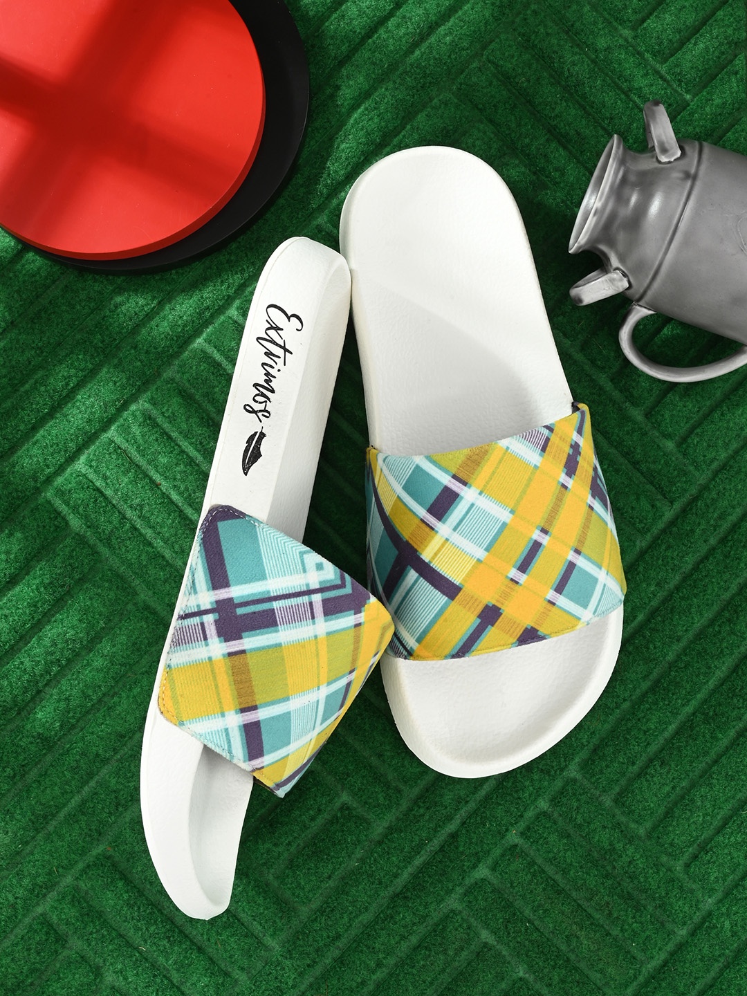 

EXTRIMOS Men Yellow & Blue Printed Sliders
