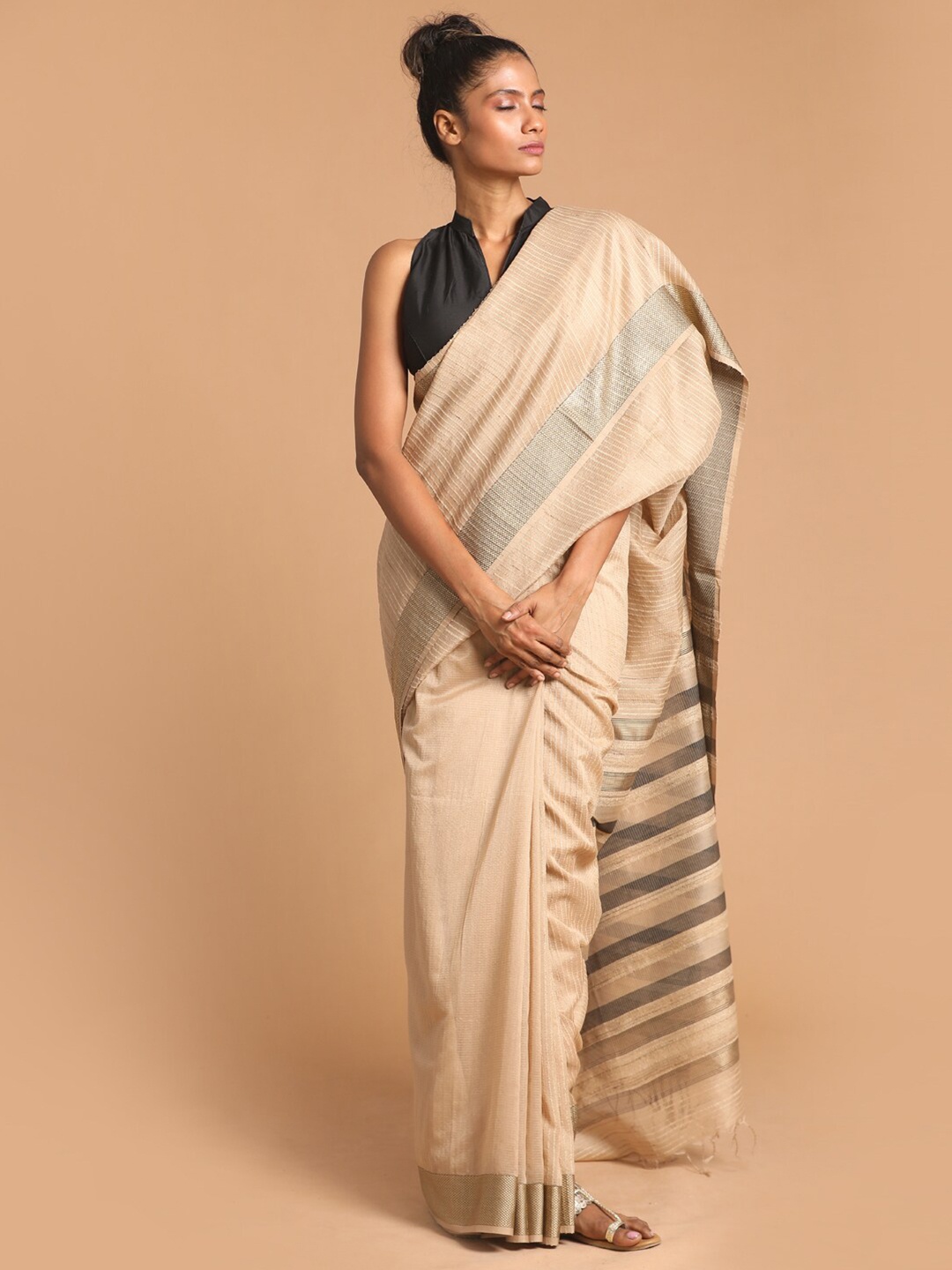 

Indethnic Beige & Grey Silk Cotton Maheshwari Saree