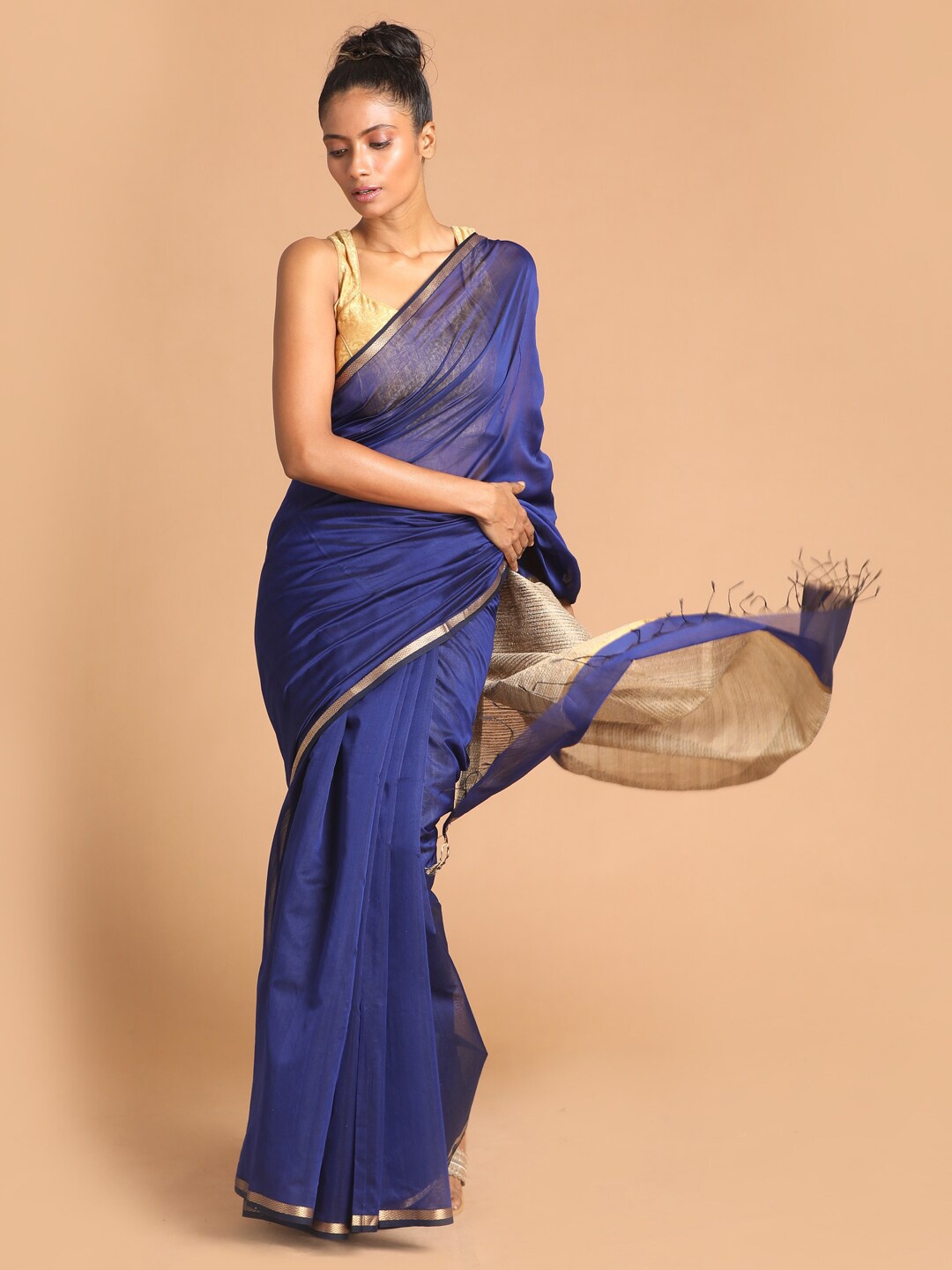 

Indethnic Navy Blue & Gold-Toned Zari Silk Cotton Maheshwari Saree