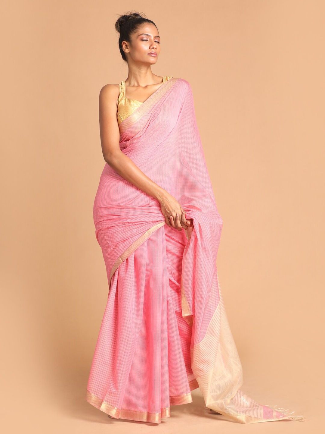 

Indethnic Pink & Gold-Toned Checked Silk Cotton Maheshwari Saree