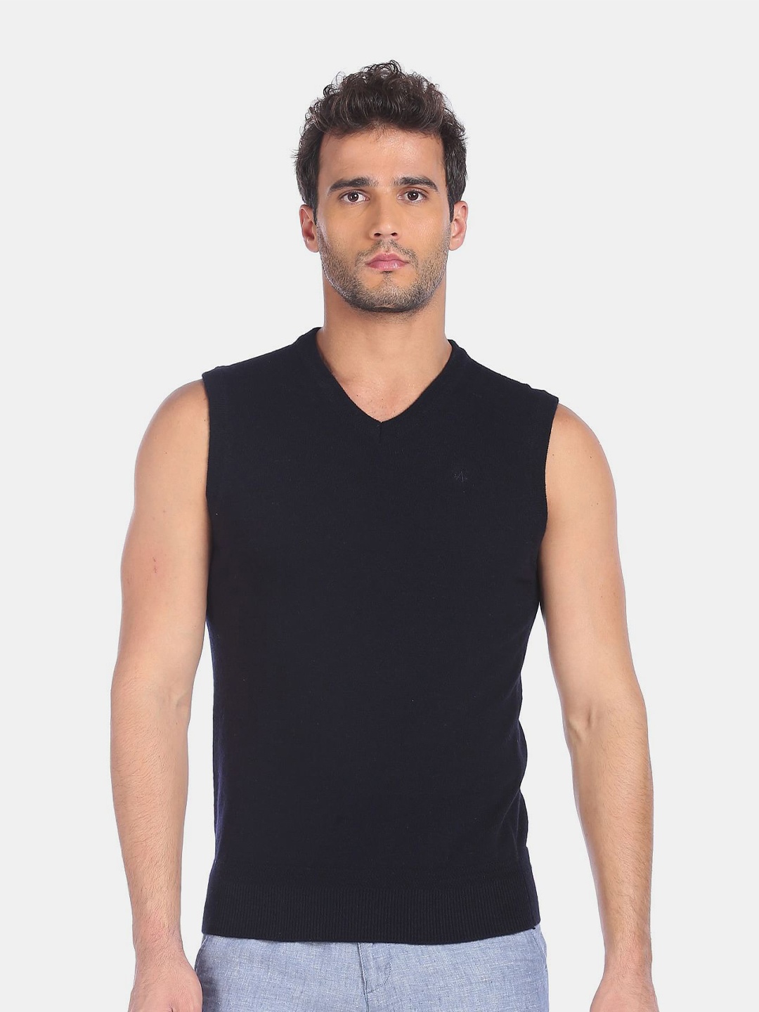 

Arrow Sport Men Navy Blue Colourblocked Sweater Vest
