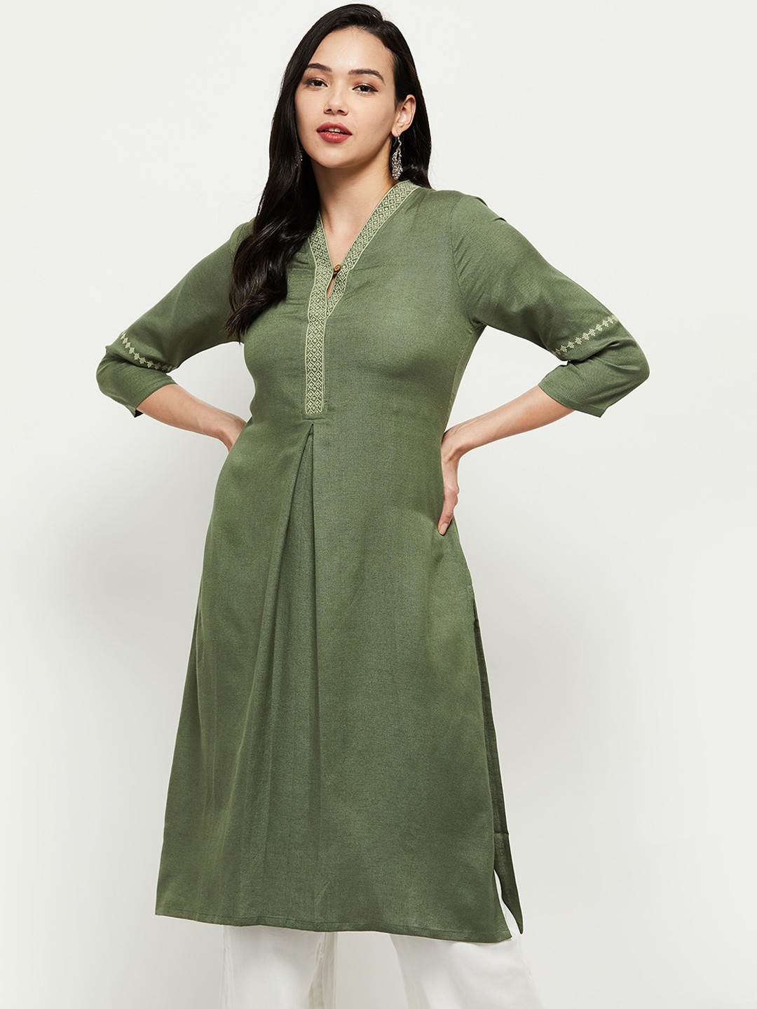 

max Women Green Thread Work Kurta