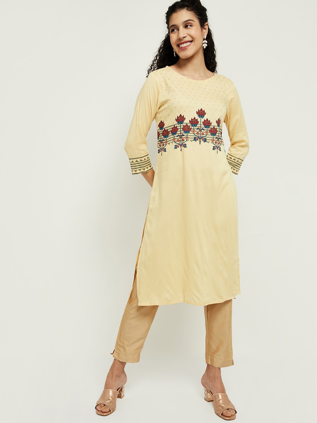 

Max Women Off White Floral Embroidered Flared Sleeves Thread Work Kurta