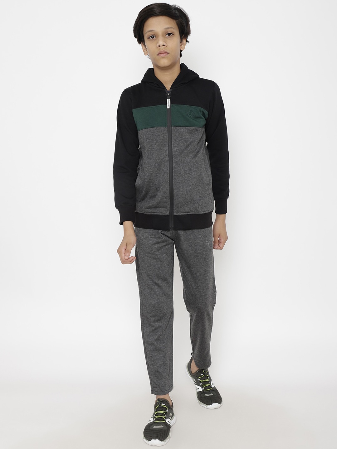 

CHIMPRALA Boys Grey & Black Colourblocked Hooded Tracksuit Set