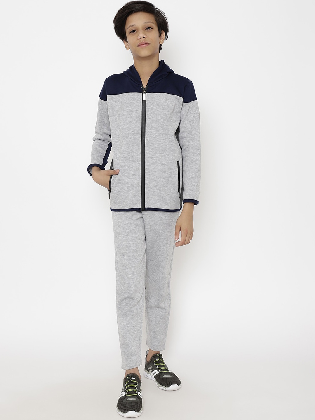 

CHIMPRALA Boys Navy Blue & Grey Colourblocked Tracksuit