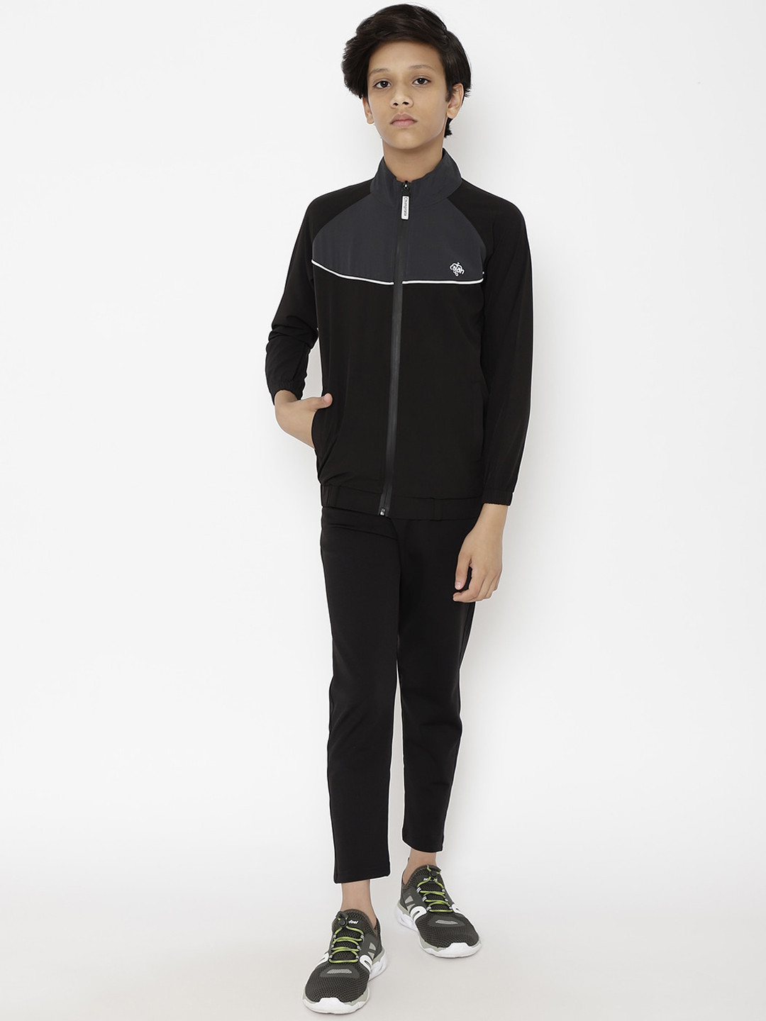 

CHIMPRALA Kids Boys Black & Grey Colourblocked Tracksuits