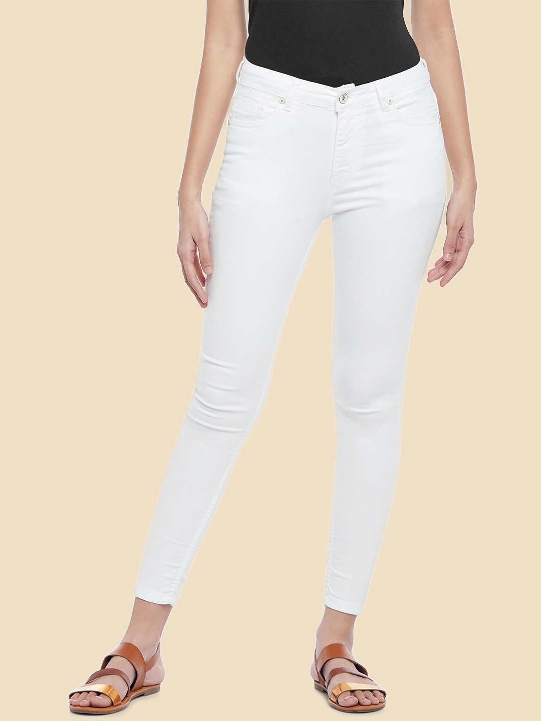 

People Women White Tapered Fit Jeans