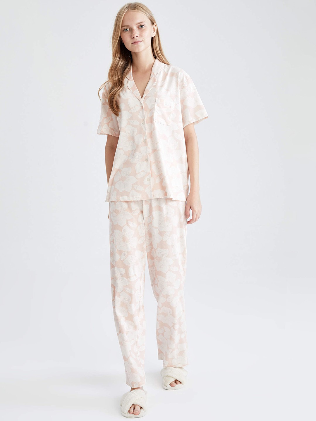 

DeFacto Women White & Pink Pure Cotton Floral Printed Night suit