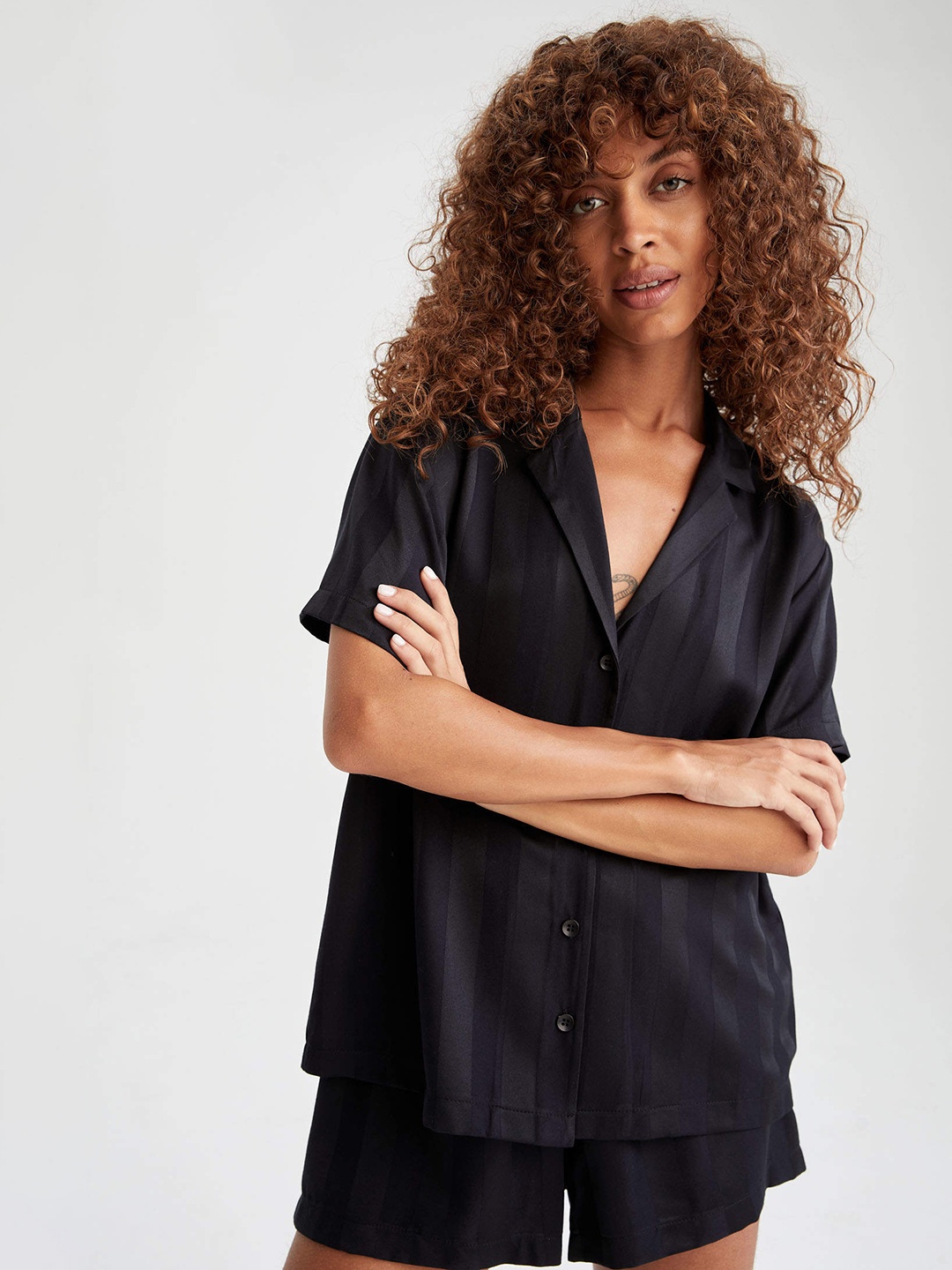 

DeFacto Women Black Solid Shorts Set