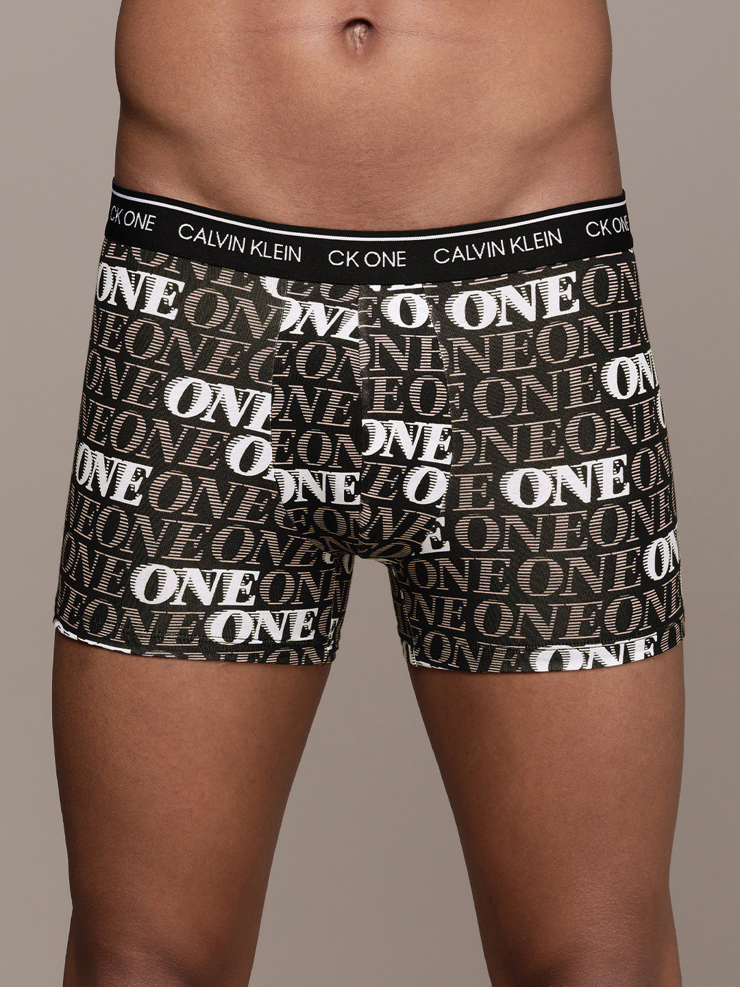 

Calvin Klein Underwear Men Black Typographic Printed Trunk NB22161BB