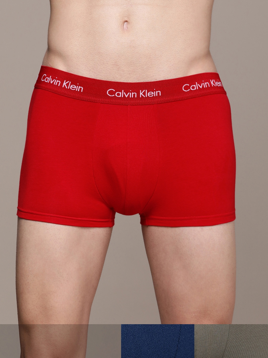 

Calvin Klein Underwear Men Pack of 3 Solid Trunks - NB26141R2, Red
