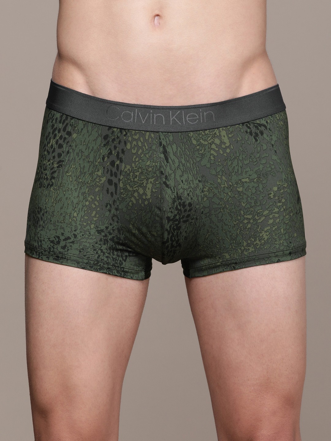 

Calvin Klein Underwear Men Green Printed Trunks - NB30081E3
