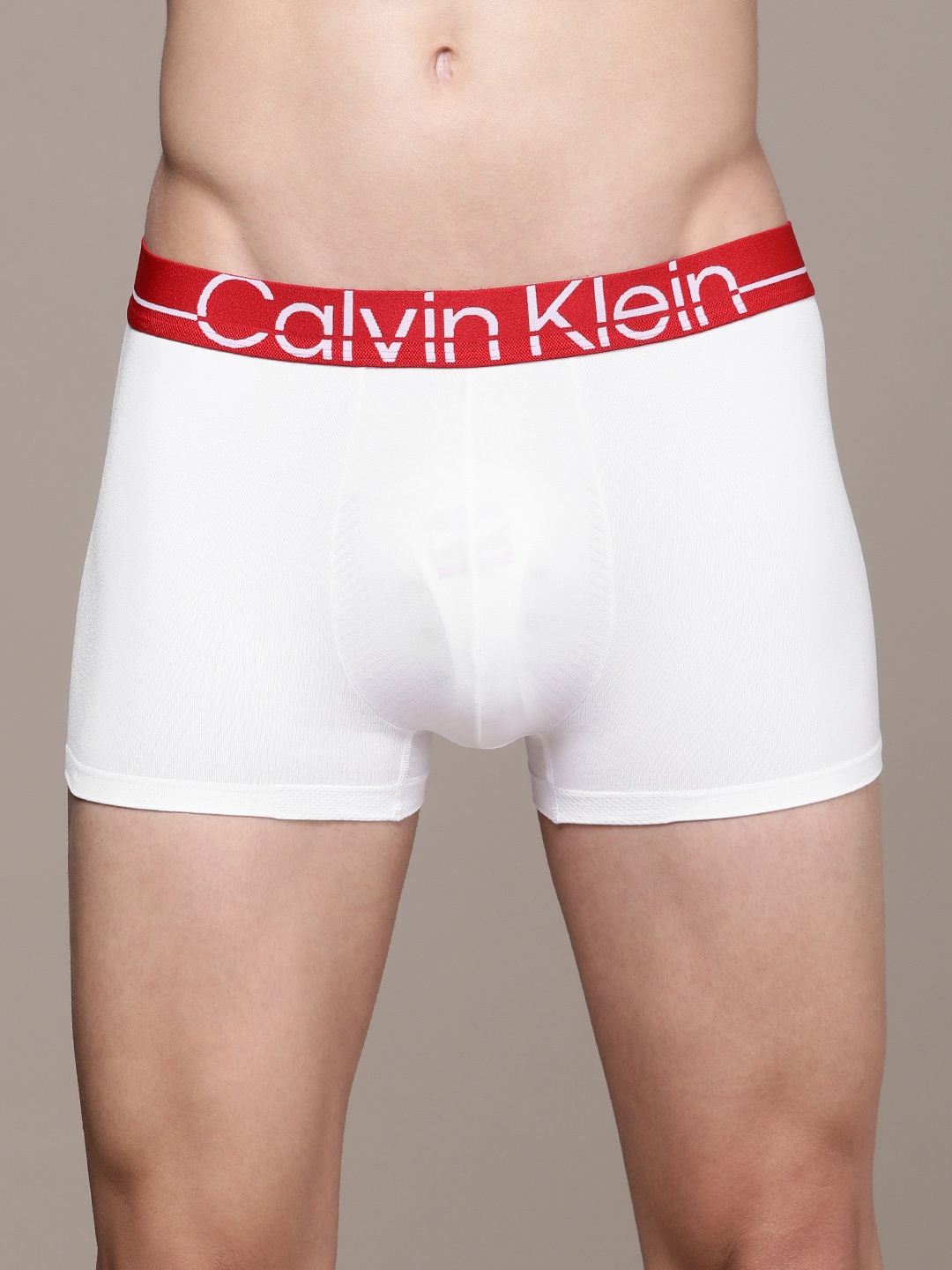 

Calvin Klein Underwear Men White Solid Trunks - NB3031100
