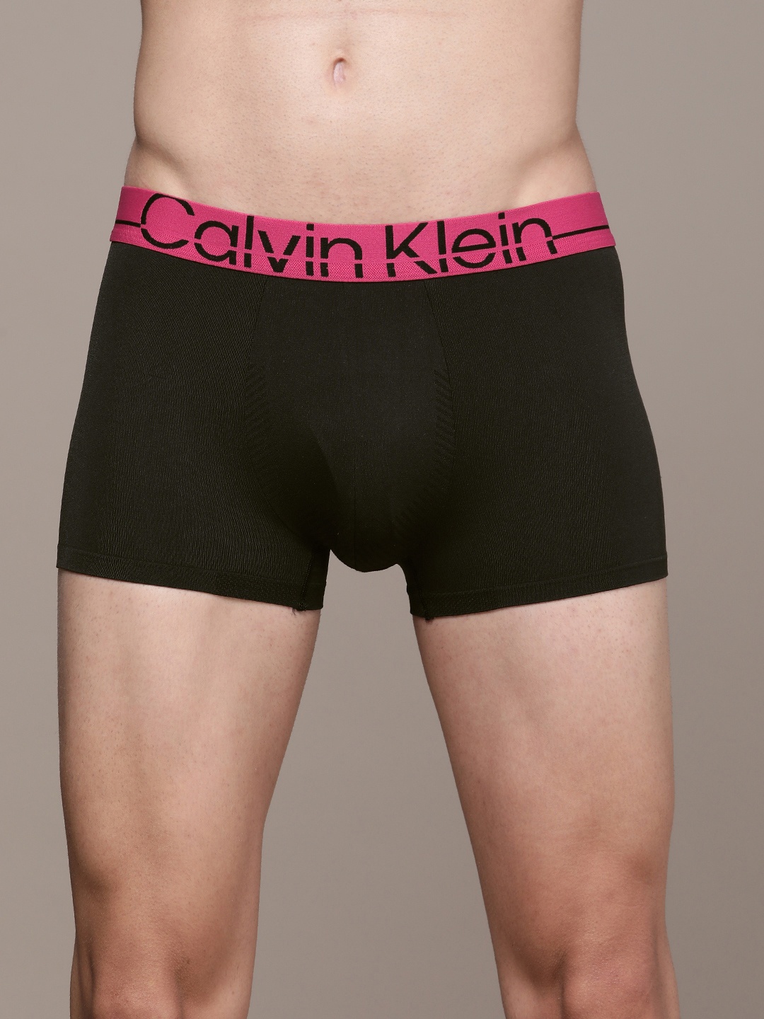 

Calvin Klein Underwear Men Black Solid Trunk NB31591FB