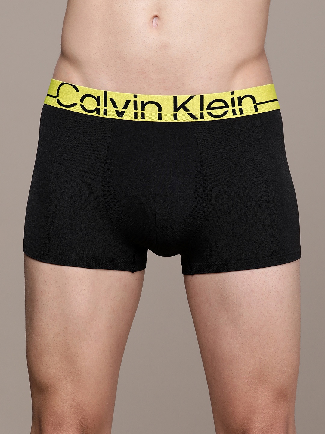 

Calvin Klein Underwear Men Black Solid Trunks - NB31590Y9