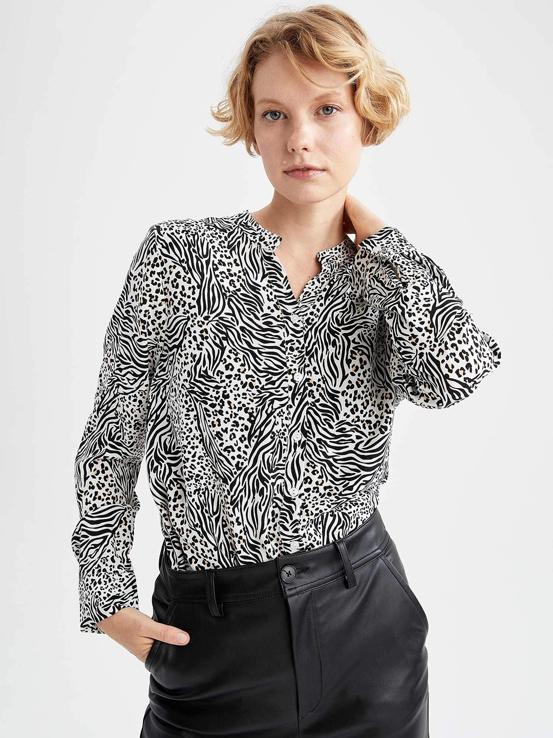 

DeFacto Black & White Animal Print Shirt Style Longline Top