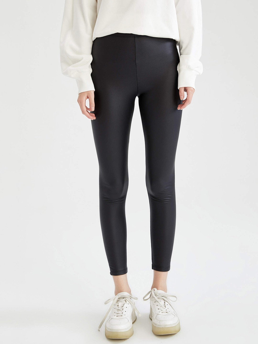 

DeFacto Women Black Solid Ankle Length Leggings