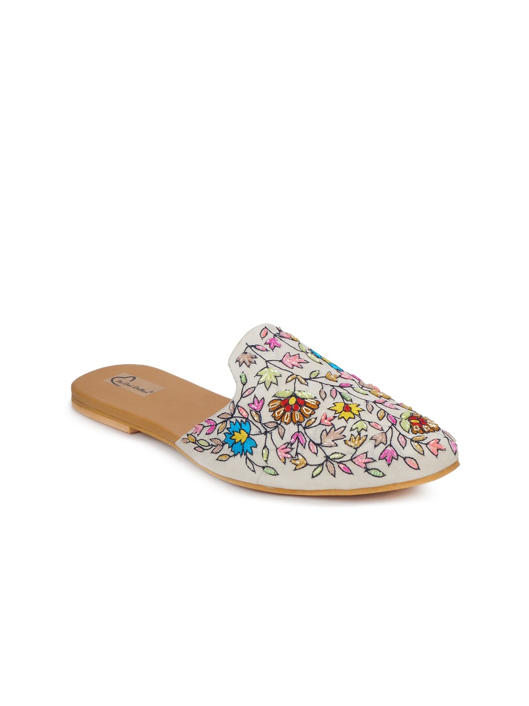 

The Desi Dulhan Women White Embellished Ethnic Mules
