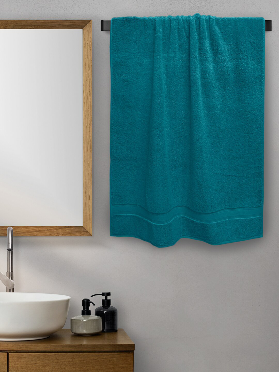 

Aura Sea Green Solid 650 GSM Cotton Bath Towel