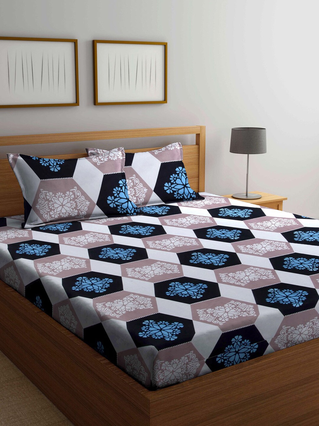 

KLOTTHE Multicoloured Geometric 210 TC King Bedsheet with 2 Pillow Covers, Multi