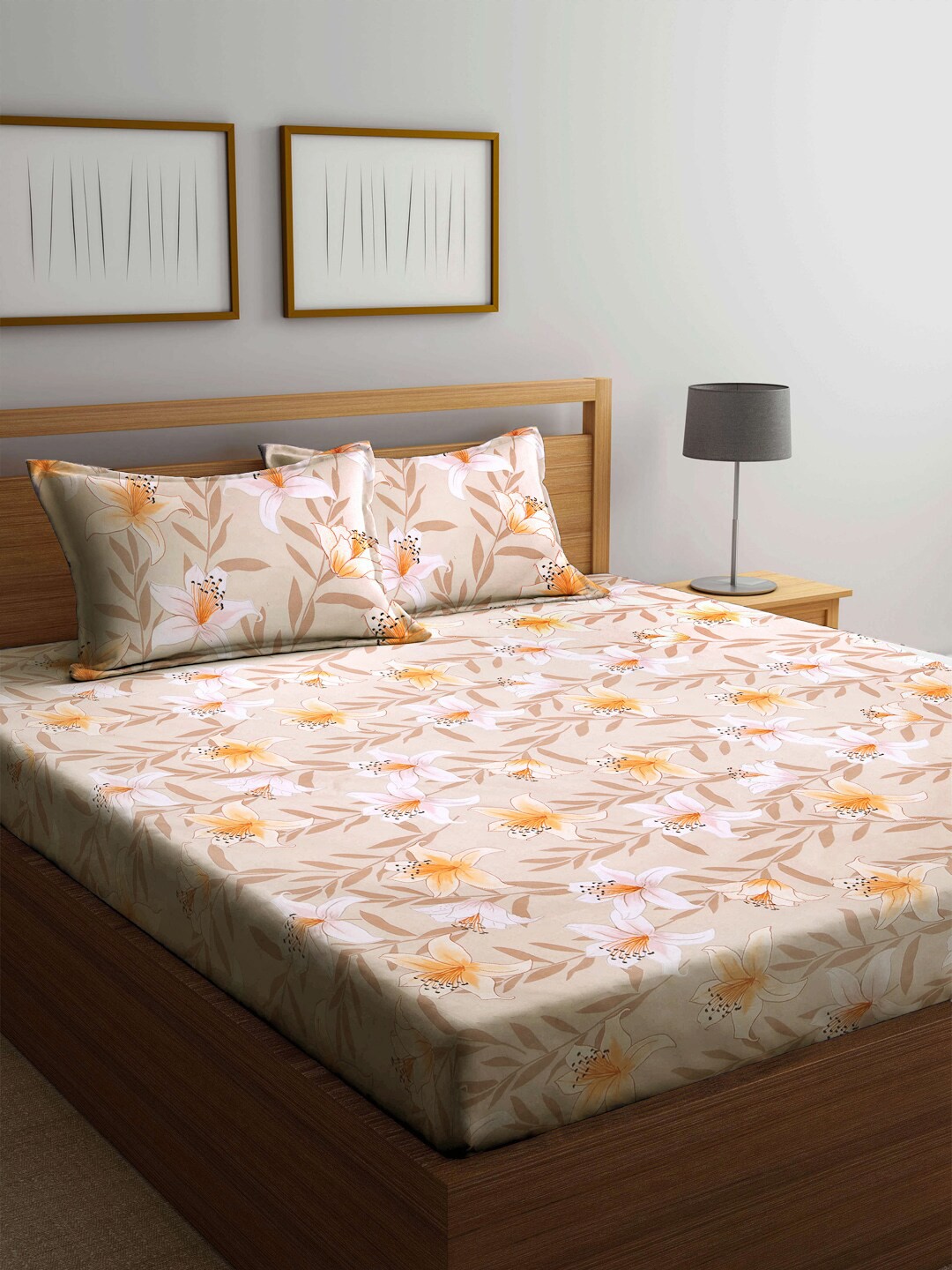 

KLOTTHE Beige Floral 210 TC King Bedsheet with 2 Pillow Covers