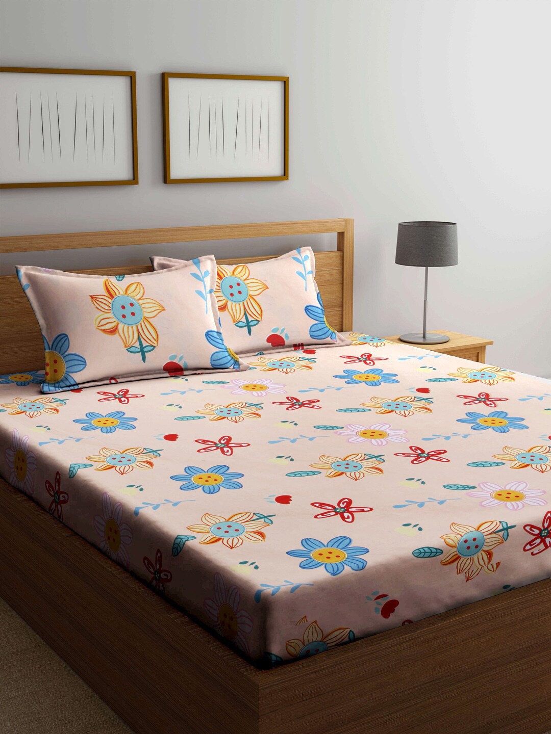 

KLOTTHE Cream-Coloured Floral 210 TC King Bedsheet with 2 Pillow Covers