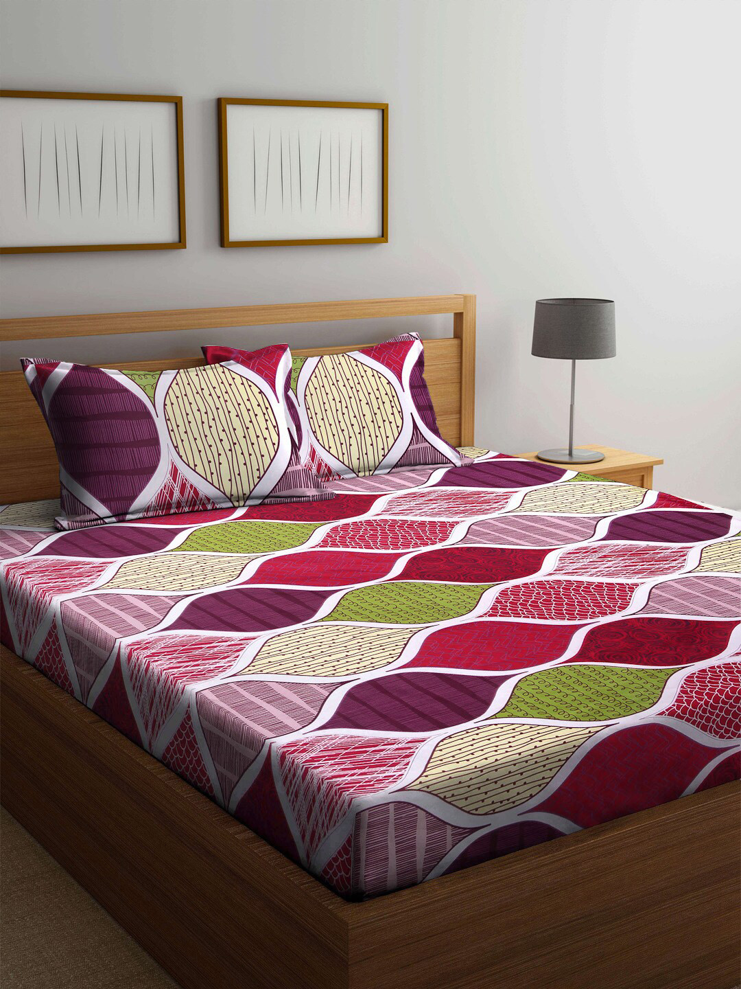 

KLOTTHE Maroon Geometrical 210 TC 1 King Size Bedsheet with 2 Pillow Covers