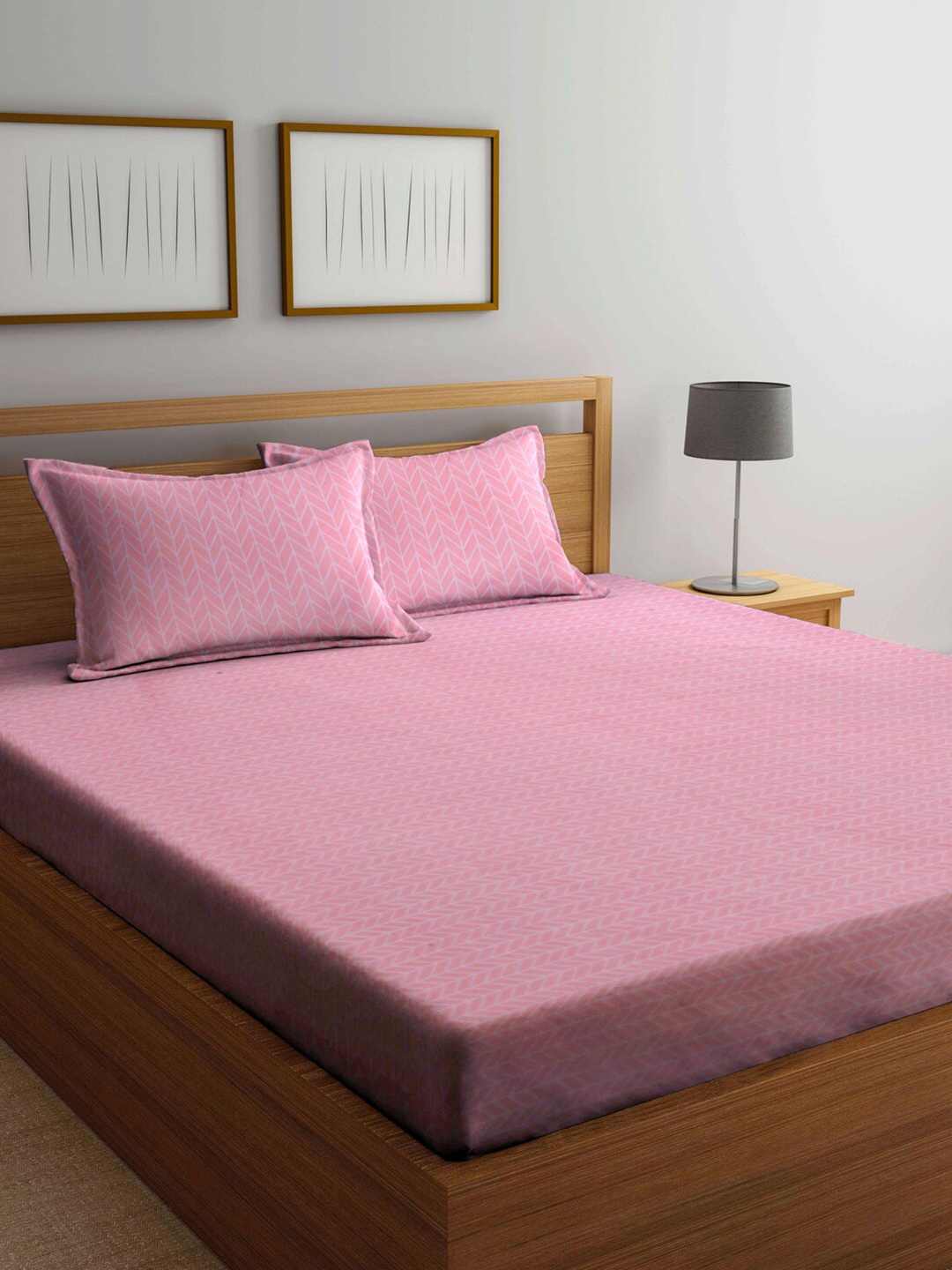 

KLOTTHE Pink Geometric 210 TC Cotton 1 King Bedsheet with 2 Pillow Covers