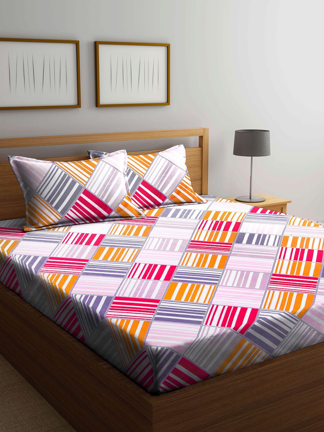 

KLOTTHE Multi Geometric 300 TC 1 King Bedsheet with 2 Pillow Covers