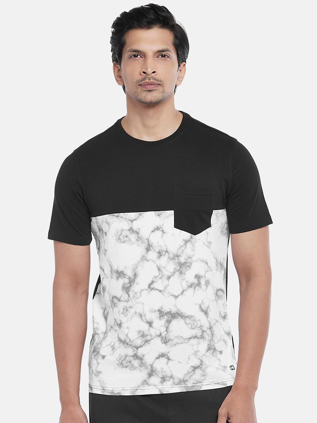 

Ajile by Pantaloons Men White & Black Printed Cotton Slim Fit T-shirt