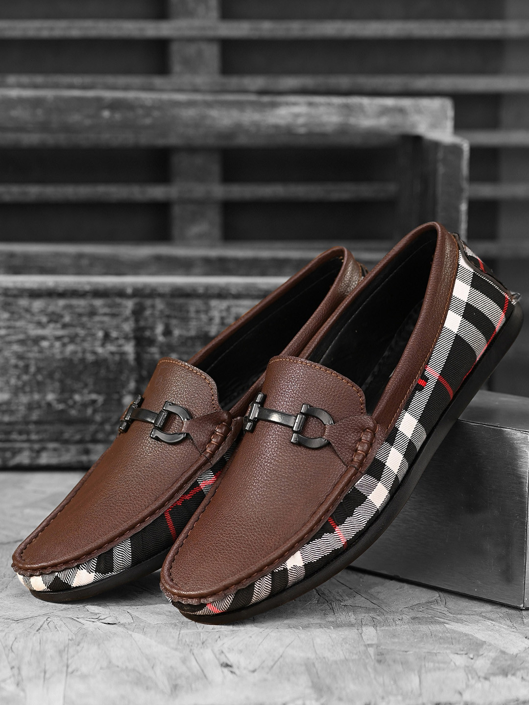 

AfroJack Men Brown Printed Loafers