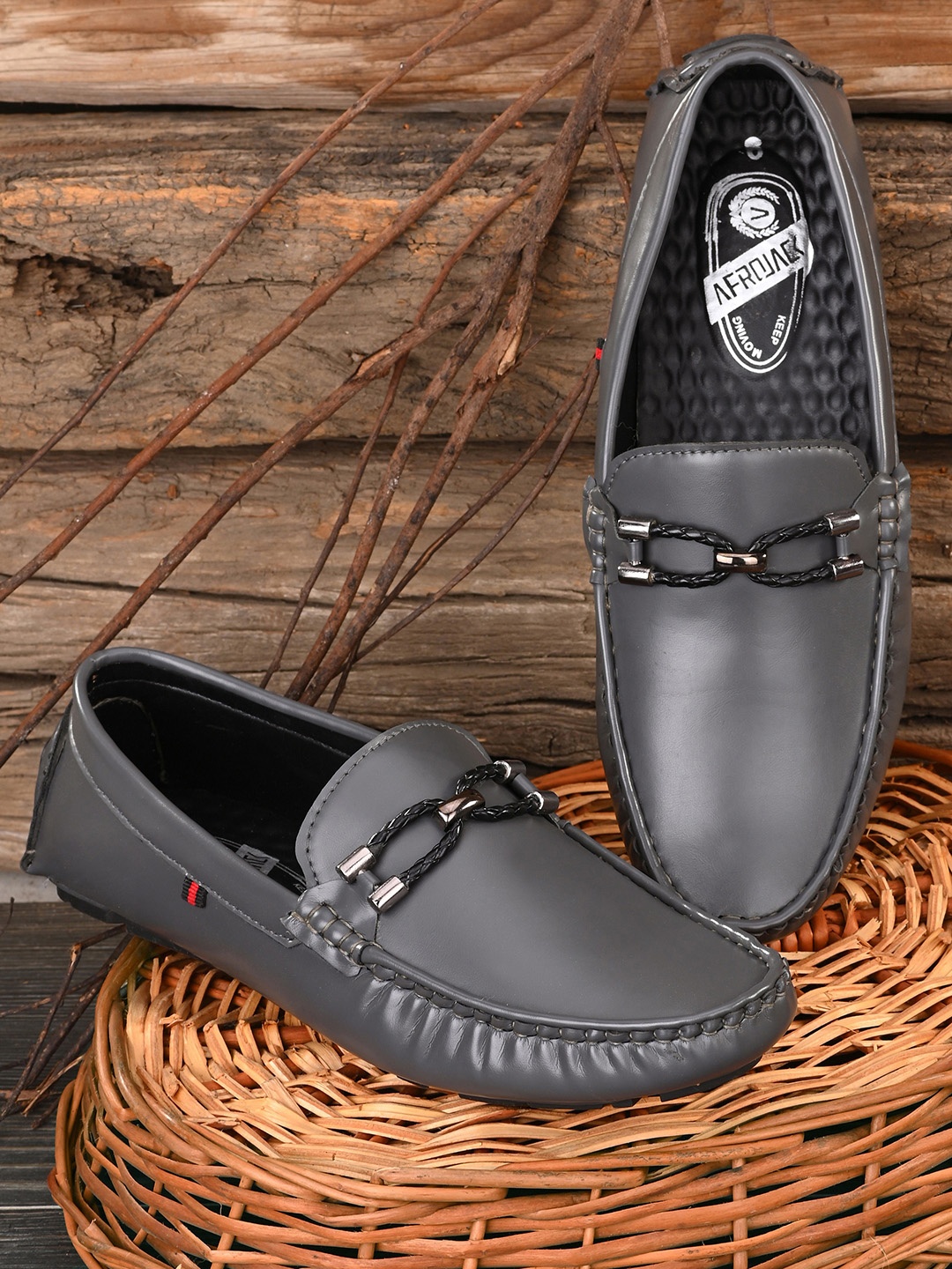 

AfroJack Men Grey Loafers
