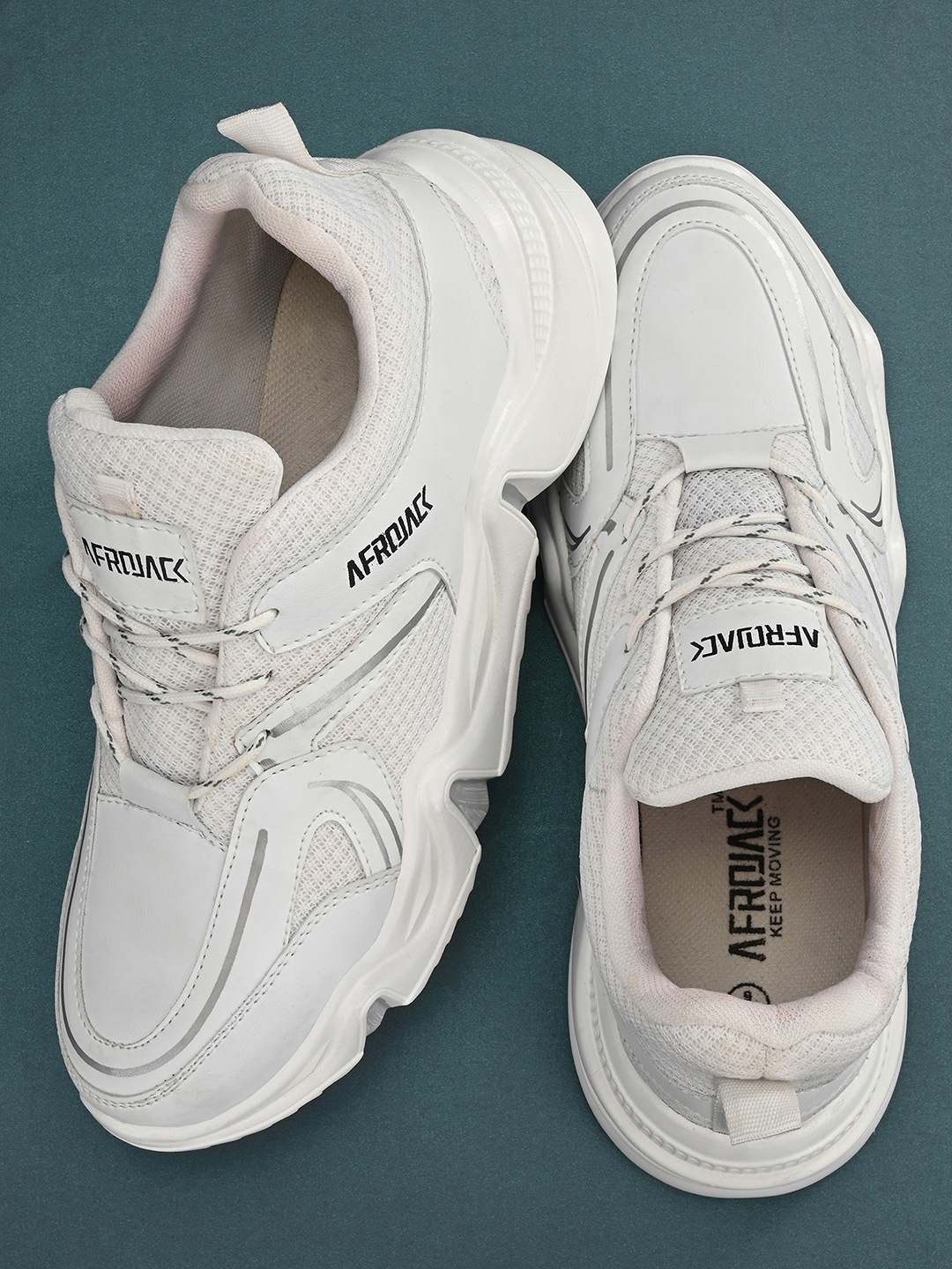

AfroJack Men White Colourblocked Sneakers