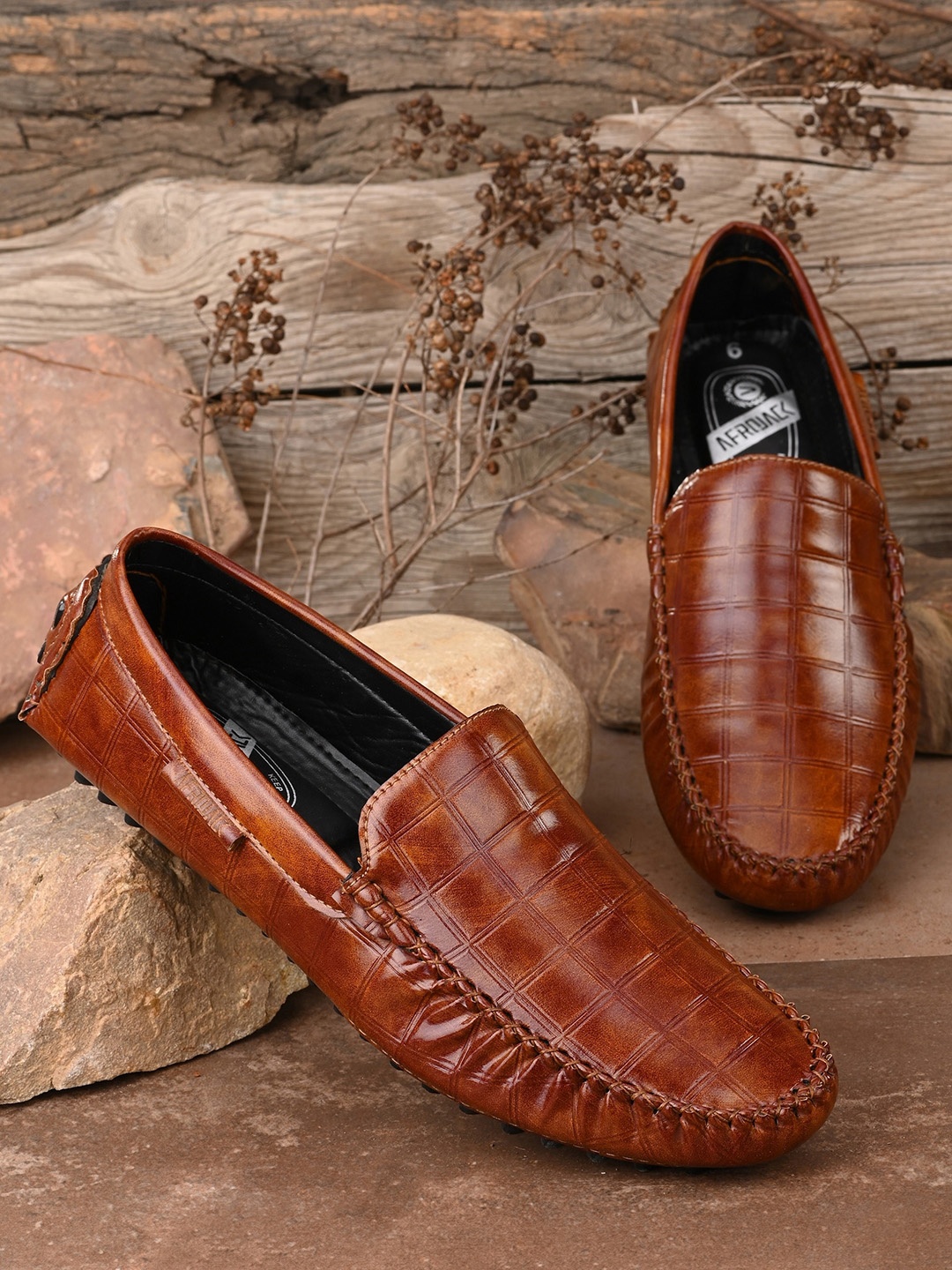 

AfroJack Men Tan Printed Loafers