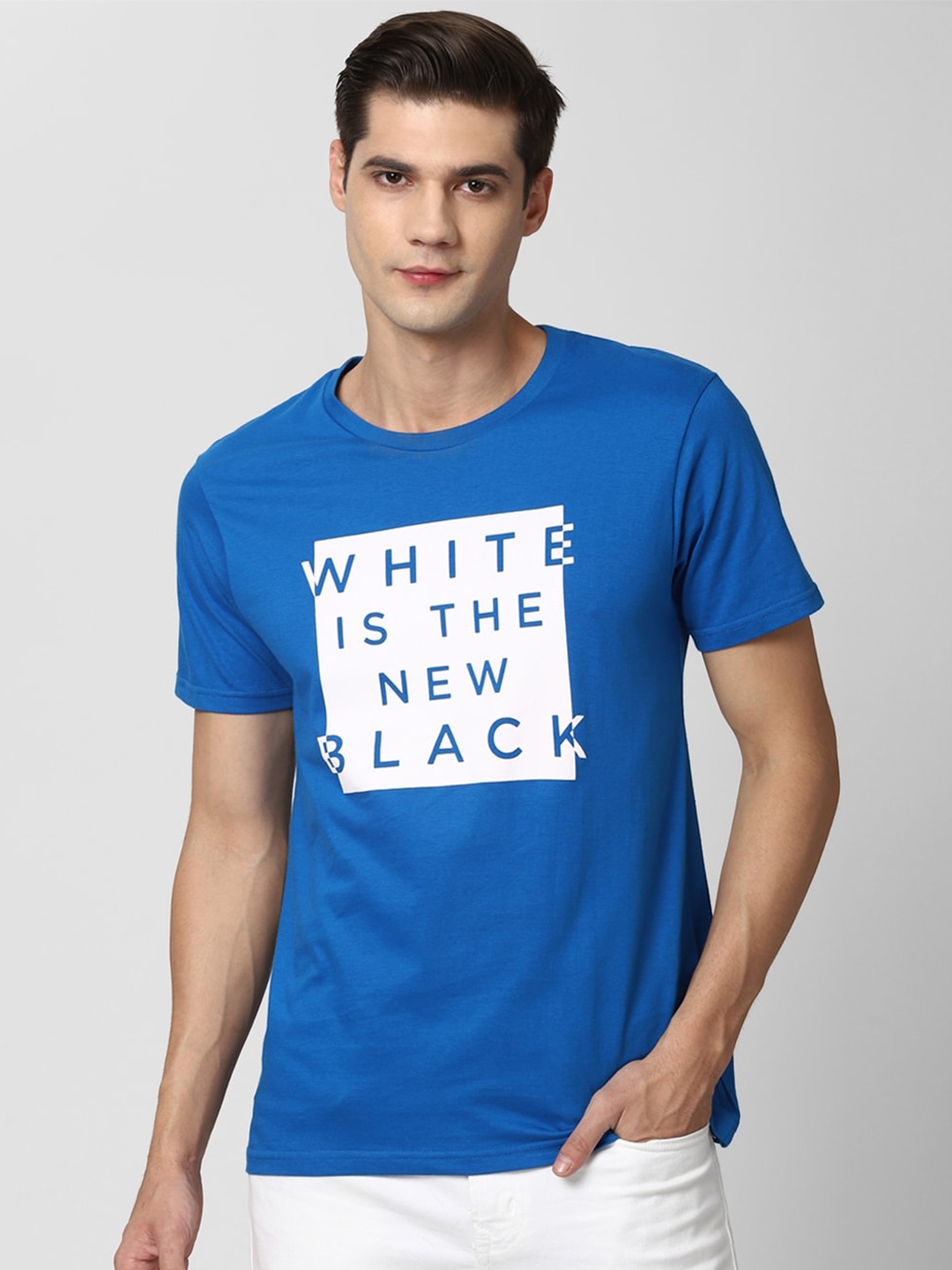 

Peter England Casuals Men Blue Typography Printed Applique Slim Fit T-shirt