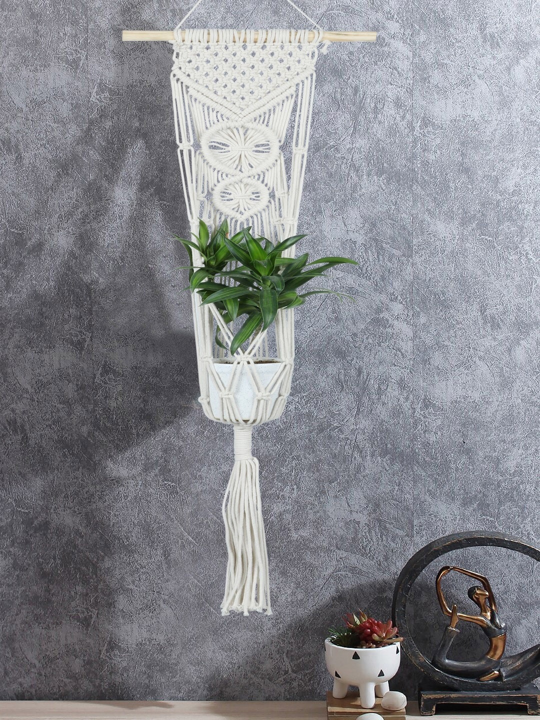 

BELLA TRUE Beige Macrame Wall Decor