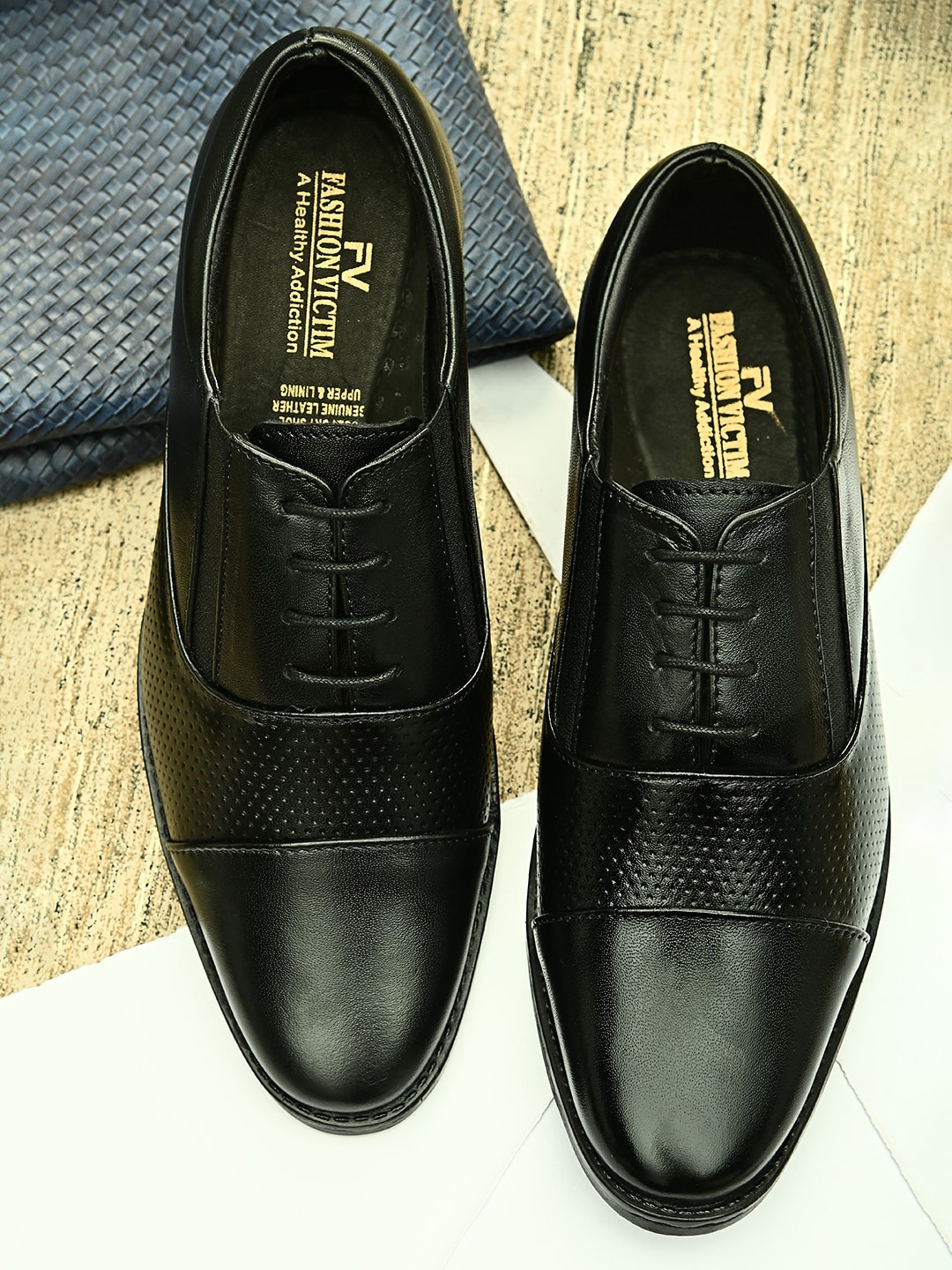 Fashion Victim Men Black Textured Leather Formal Oxfords