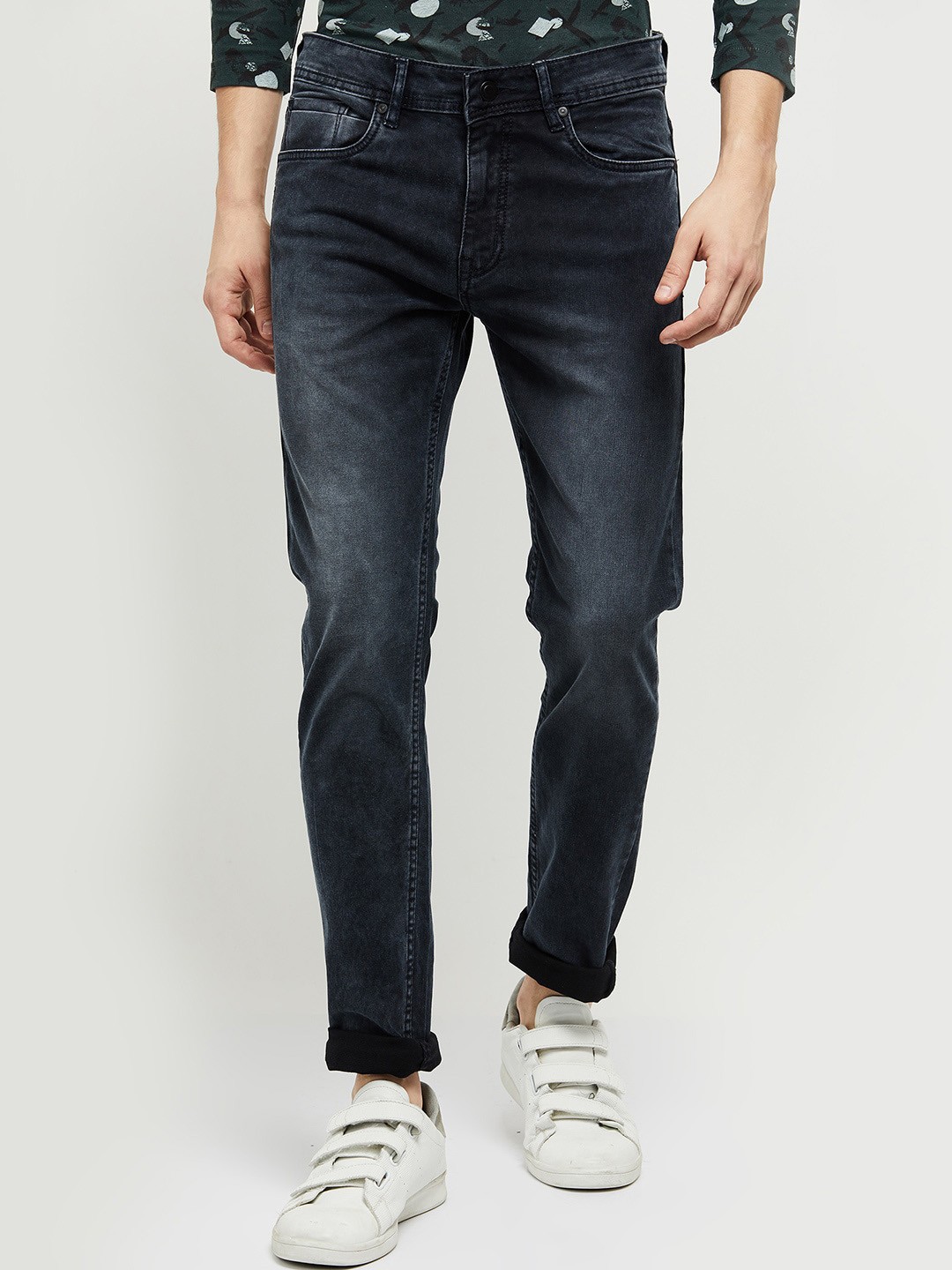 

max Men Black Slim Fit Mildly Distressed Heavy Fade Stretchable Jeans