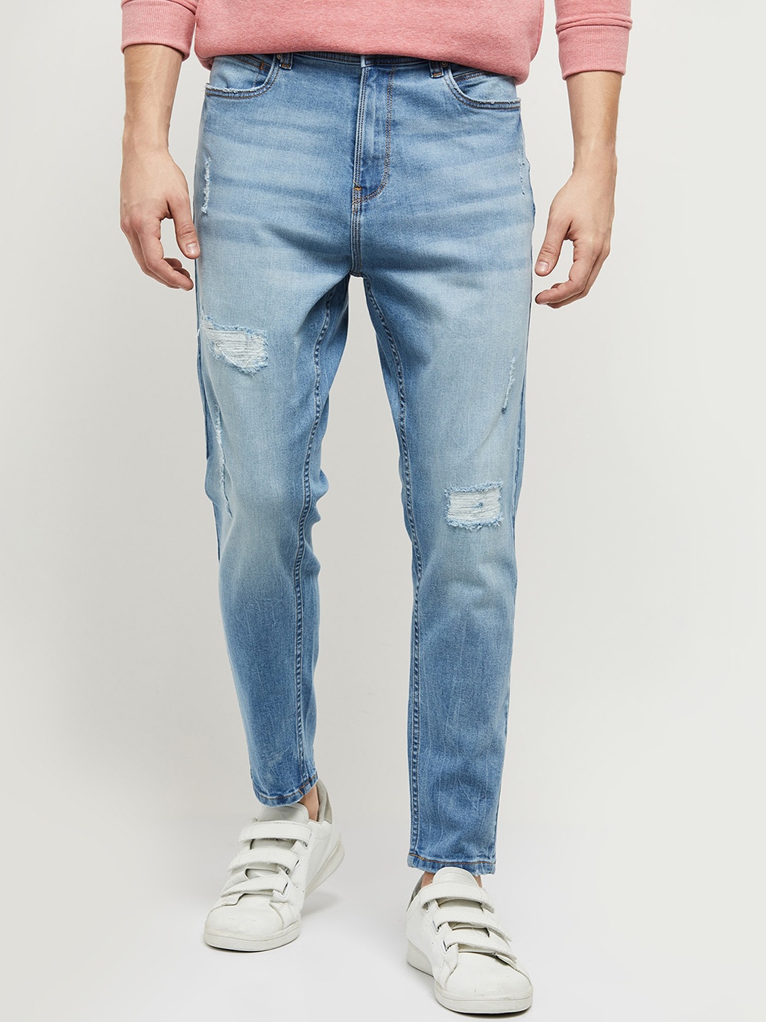 

max Men Blue Slim Fit Mildly Distressed Heavy Fade Jeans