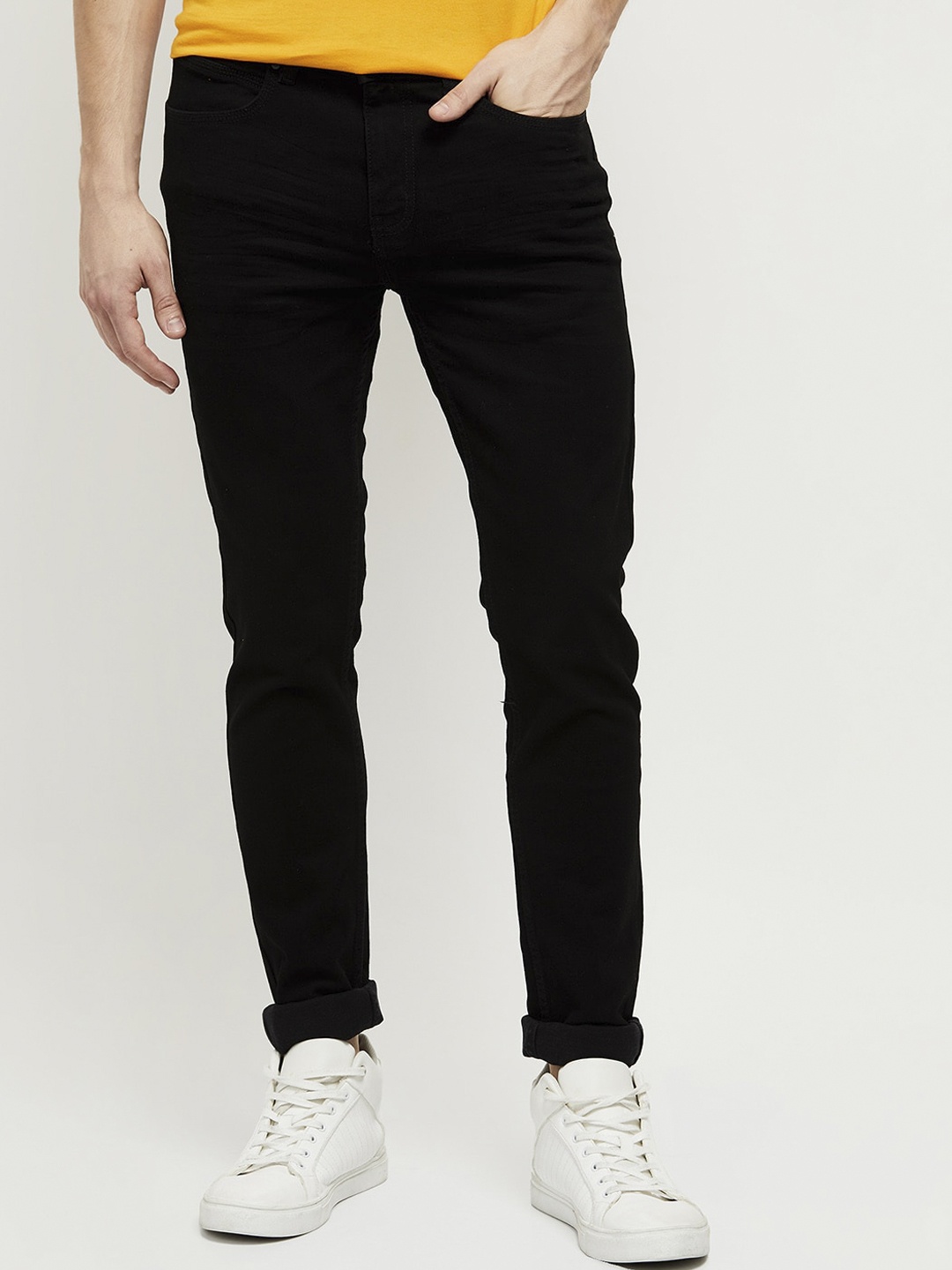 

max Men Black Slim Fit Slash Knee Jeans