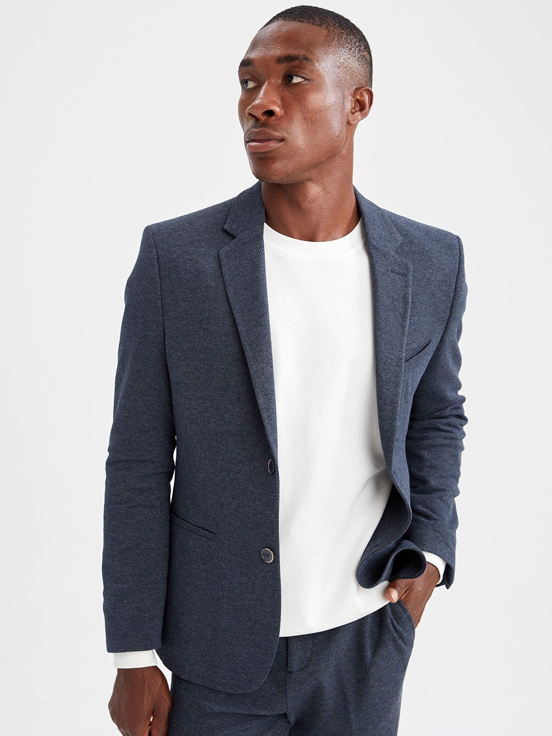 

DeFacto Men Navy Slim Fit Single Breasted Solid Smart Casual Blazer, Navy blue