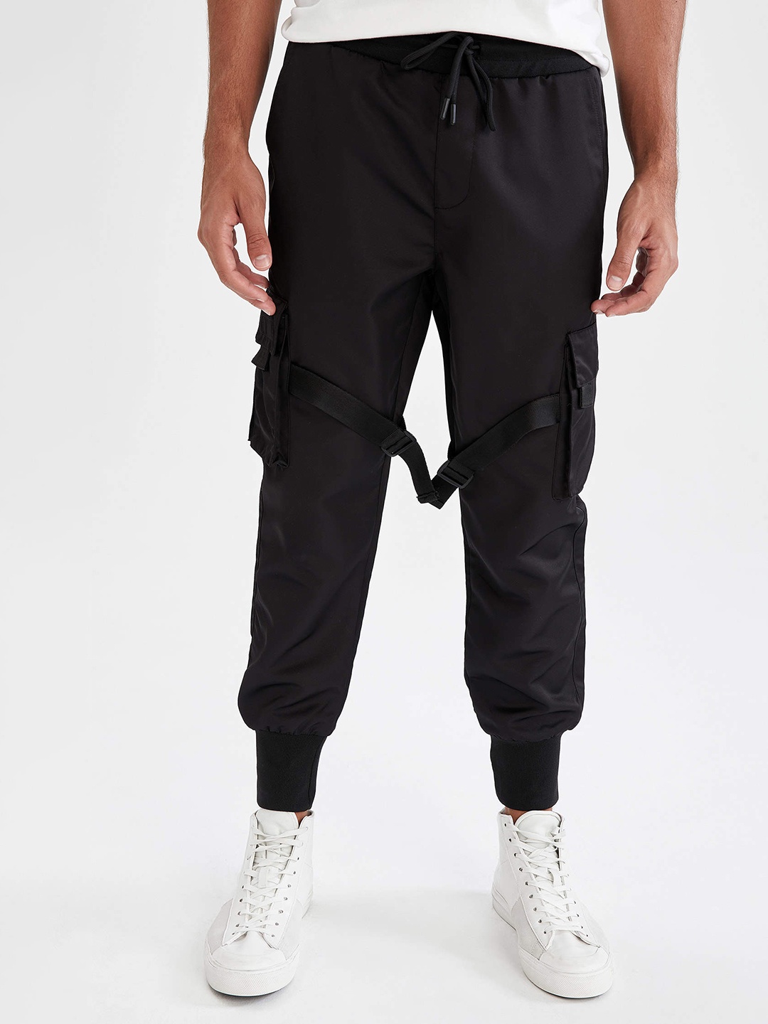

Defacto Men Black Solid Cargo Joggers