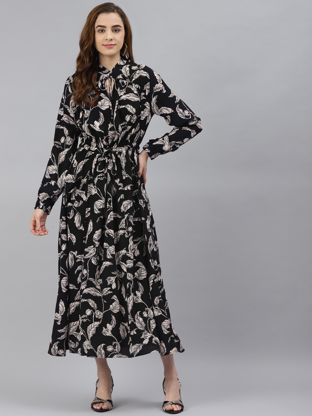 

Marks & Spencer Black & White Floral Tie-Up Neck Fit N Flare Dress
