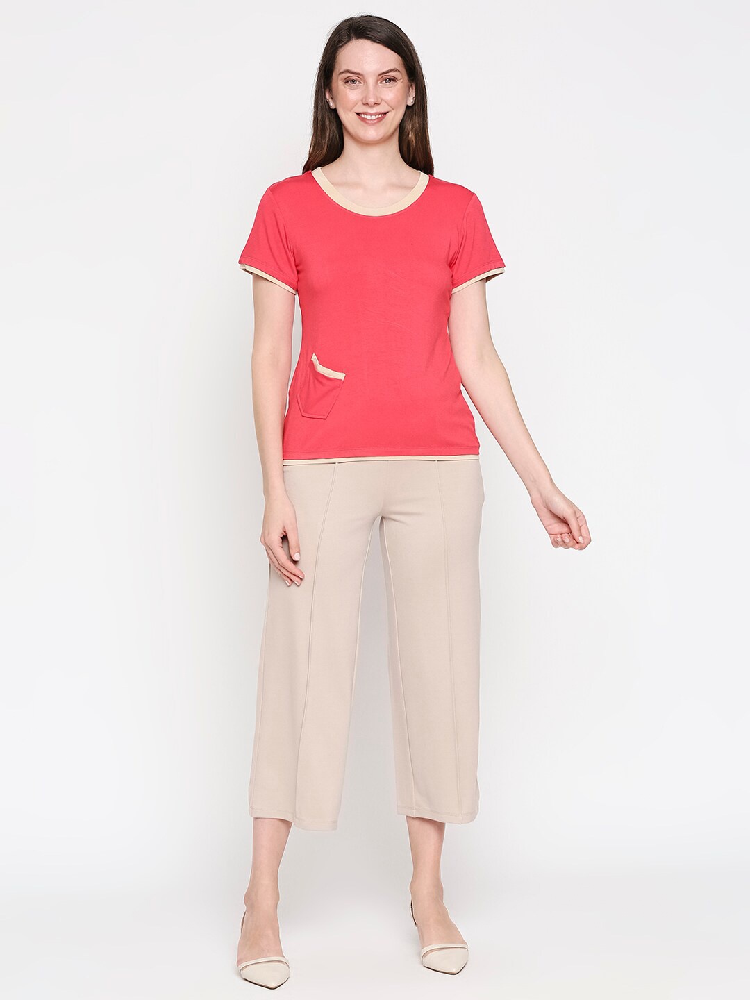 

inocenCia Women Pink & Beige Solid T Shirt with Capri Set