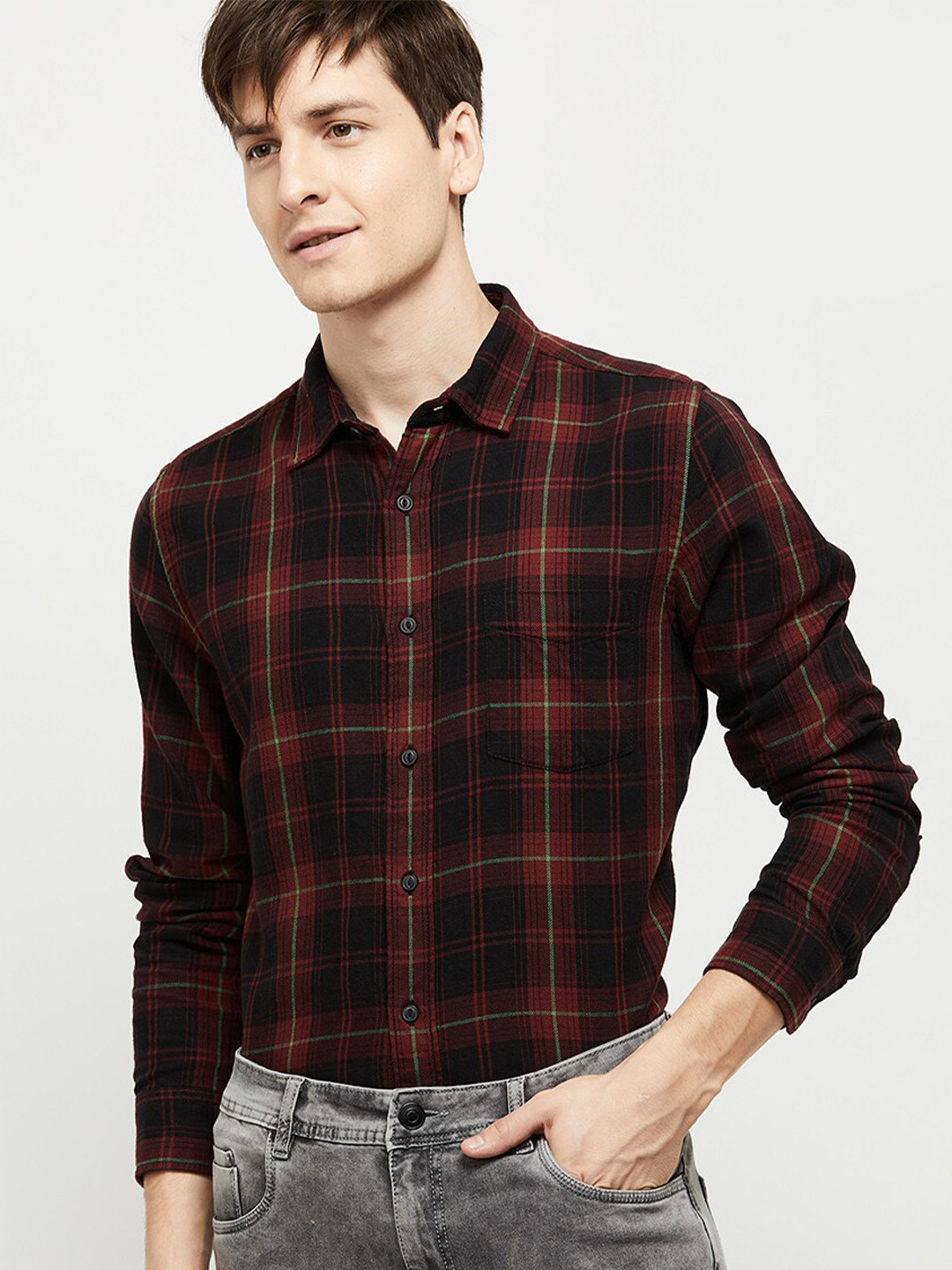 

max Men Red Tartan Checks Casual Shirt