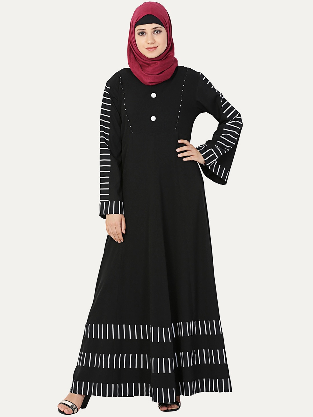 

MOMIN LIBAS Women Black & White Striped Abaya