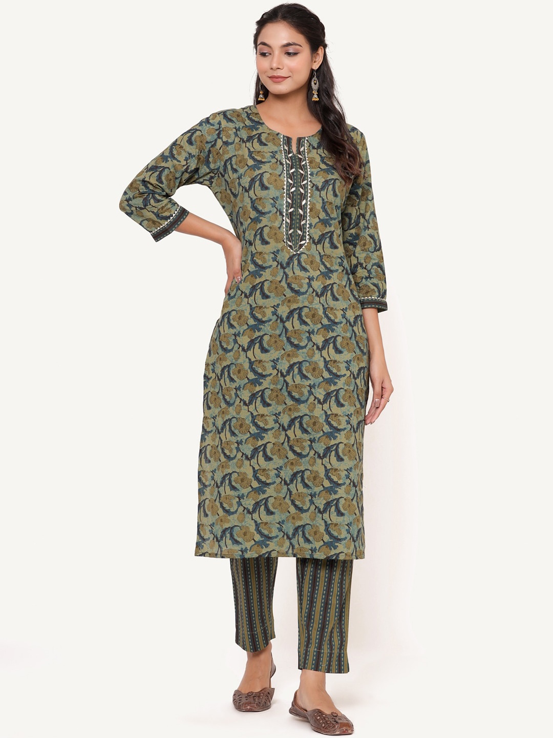 

ANAISA Women Blue Floral Printed Pure Cotton Kurta with Trousers